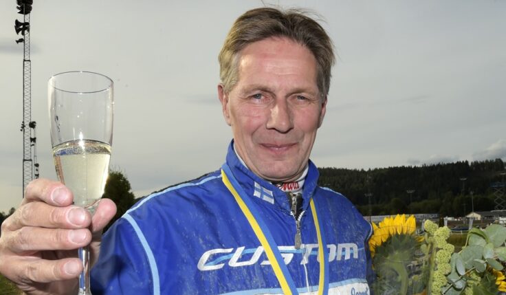 JORMA KONTIO: 11 000 SEGRAR NY MILSTOLPE