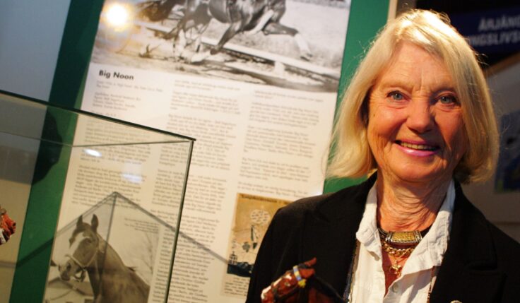 NORDISKA TRAVMUSEET DELAR UT GULDNÅL PÅ SOLVALLA