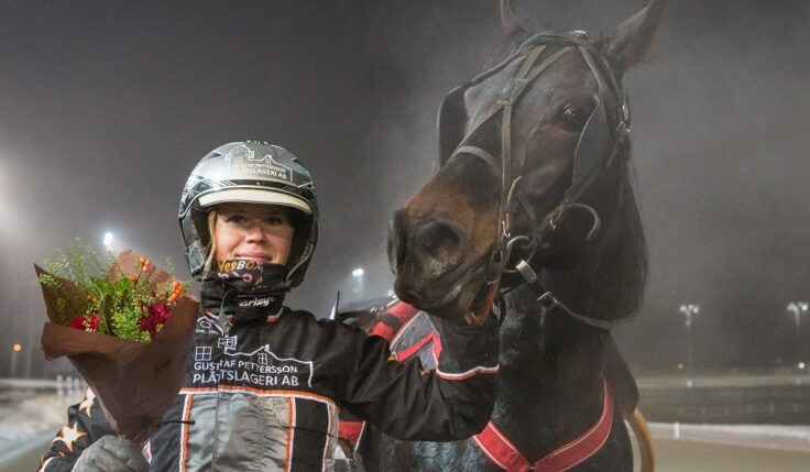 V86: Dubbel till kometen Emilia Leo