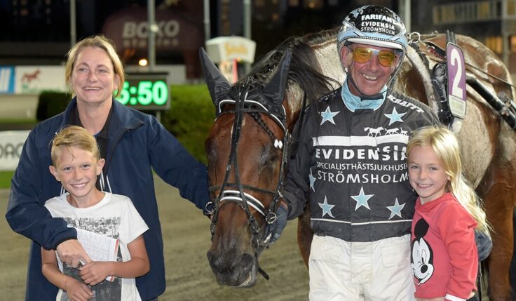 V64 Solvalla: Athos Race enorm efter stor startgalopp